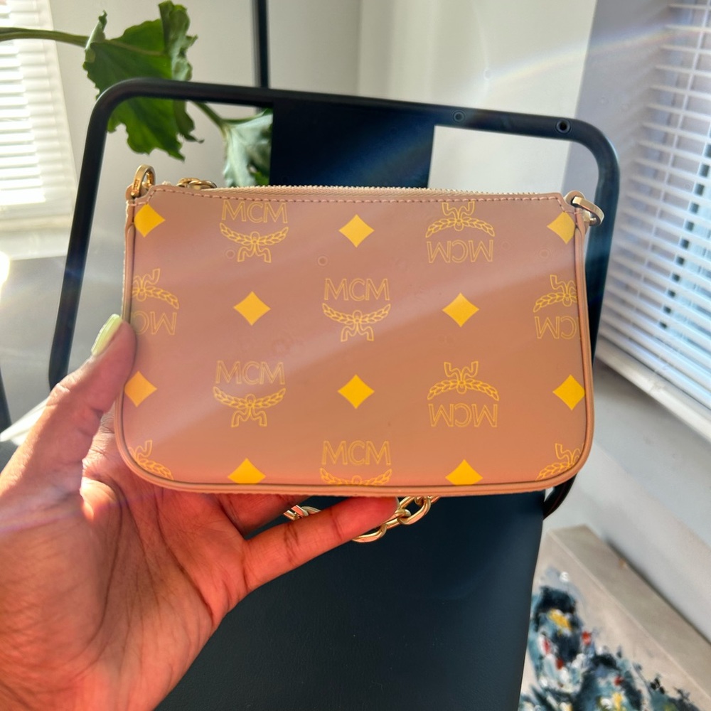 MCM color splash logo pouch on chain